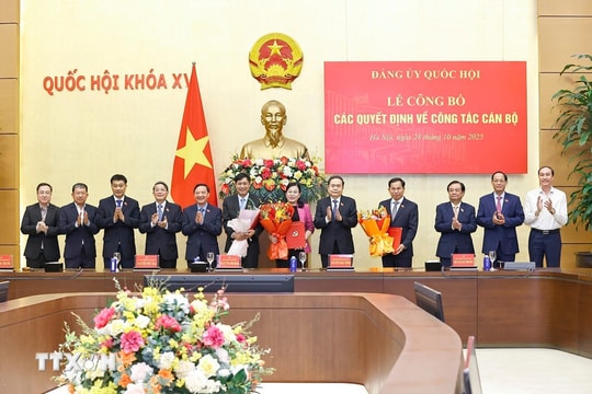 Chủ tịch Quốc hội Trần Thanh Mẫn chủ trì Lễ công bố các quyết định về công tác cán bộ