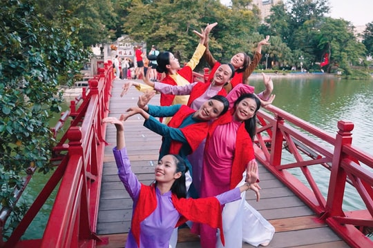 “Tay trong tay – Hand in hand” – Vũ điệu đại chúng lan tỏa tinh thần đoàn kết dân tộc