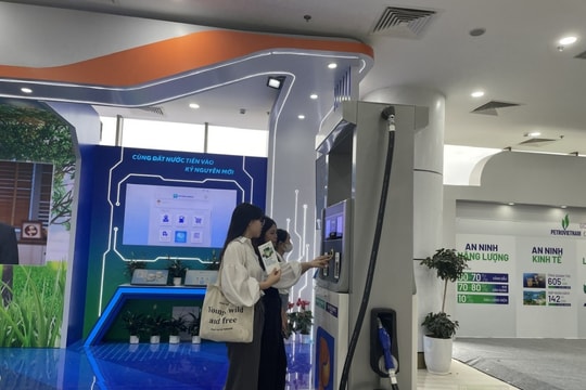 Đổi mới mô hình tăng trưởng, khơi dậy khát vọng phát triển hùng cường