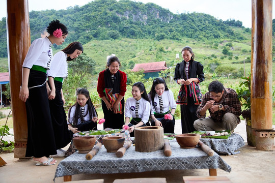 Top 30 Hoa hậu du lịch dân tộc Việt Nam 2025 hóa thân thành những cô gái Thái xinh đẹp, duyên dáng 