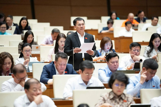 Hoàn thiện thể chế, huy động nguồn lực cho phát triển xanh