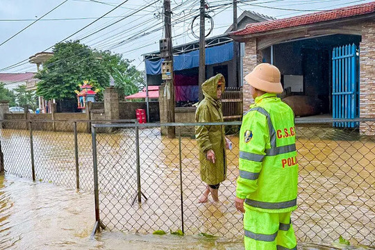 Quảng Trị: mưa lớn diện rộng, nhiều nơi ngập sâu, học sinh tạm nghỉ học