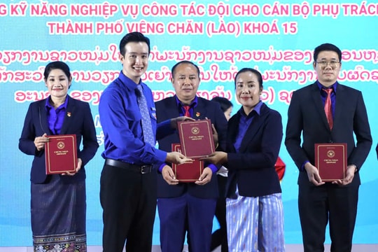 Cán bộ Thành đoàn Viêng Chăn hoàn thành khóa bồi dưỡng nghiệp vụ tại Hà Nội