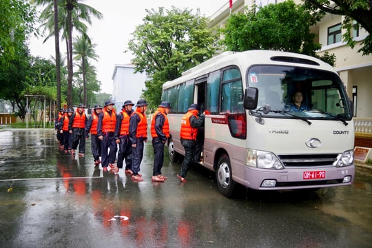 Vùng 3 Hải quân, Quân khu 5 giúp nhân dân miền Trung khắc phục hậu quả mưa, lũ