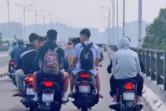 Hà Nội: Xử lý nhóm thanh niên "đầu trần", dàn hàng ngang trên cầu Vĩnh Tuy