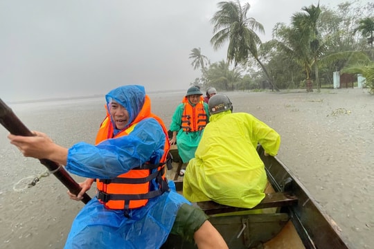 “Công an là một trong những lực lượng nòng cốt ở cơ sở giúp dân tránh lũ”
