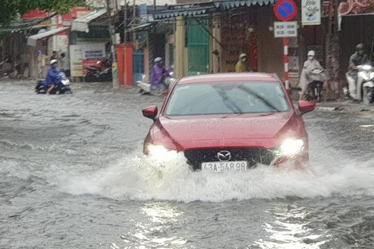 Huế và Đà Nẵng tiếp tục mưa to, lũ nhiều sông vẫn trên báo động 3