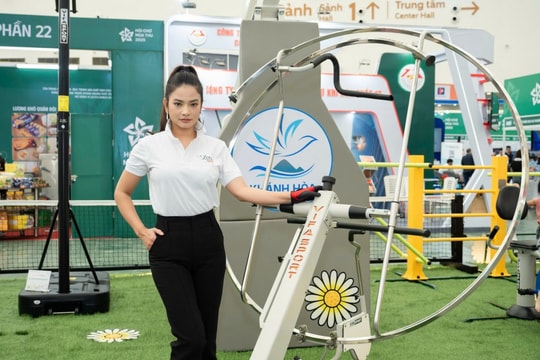 Diễn viên Thúy Hằng gây chú ý tại Hội chợ Mùa thu lần thứ nhất