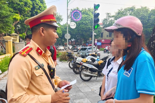 Hà Nội: Kiểm tra đột xuất, phát hiện gần 200 học sinh, phụ huynh vi phạm giao thông
