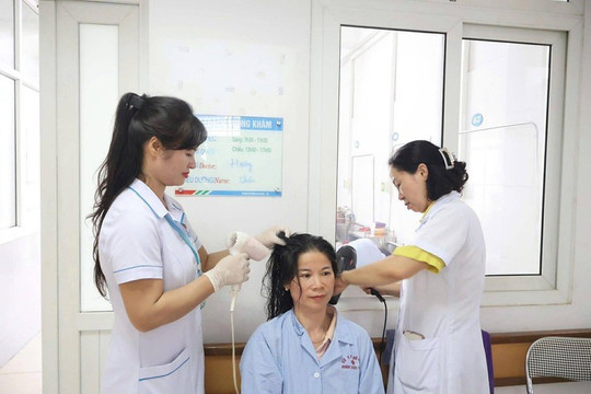 Tỏa sáng tinh thần tận tâm của người điều dưỡng Thủ đô