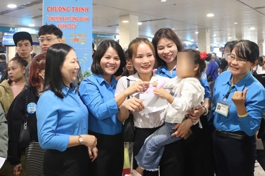 2.500 vé máy bay, vé tàu đưa công nhân về quê ăn Tết