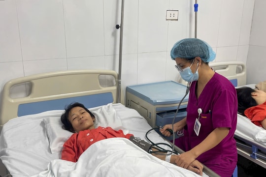 Phẫu thuật thành công khối u xơ tử cung khổng lồ gần 10kg