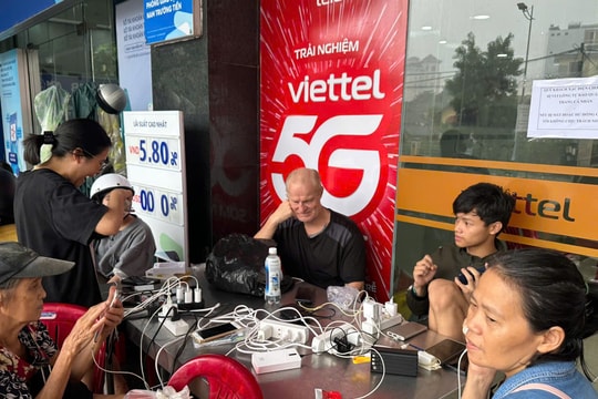 Sóng Viettel tại Huế và Đà Nẵng duy trì ổn định trong lũ dữ