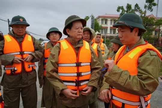Phó Thủ tướng Mai Văn Chính: Tập trung cứu hộ cứu nạn, di dời khẩn cấp dân ra khỏi vùng nguy hiểm