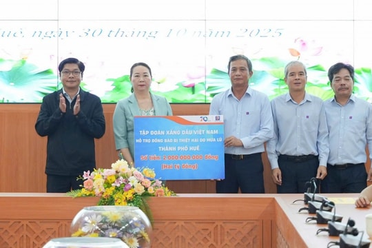 Huế tiếp nhận 2,3 tỷ đồng ủng hộ khắc phục hậu quả mưa lũ