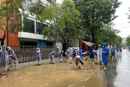 Lũ trên các sông ở Huế và Đà Nẵng đang xuống
