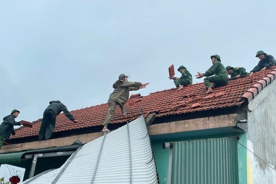 Phường Phong Quảng, TP Huế: Lốc xoáy làm tốc mái 4 ngôi nhà