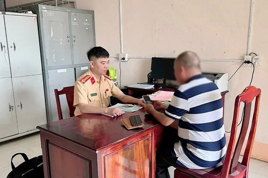 Đồng Nai: Xử phạt tài xế ô tô vi phạm qua tin báo facebook