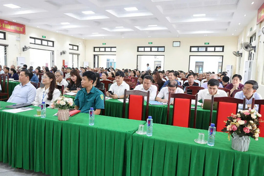 Lãnh đạo xã Xuân Mai đối thoại trực tiếp với người dân