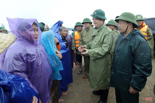 Phó Thủ tướng Mai Văn Chính kiểm tra công tác ứng phó mưa lũ tại Hà Tĩnh