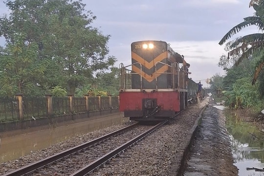 Thông tuyến đường sắt Bắc Nam qua thành phố Huế