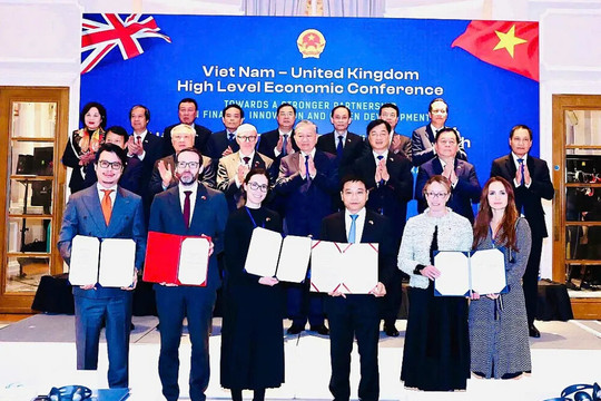 Việt Nam - Anh và Bắc Ireland ký Hiệp định hợp tác và hỗ trợ hành chính lẫn nhau trong lĩnh vực hải quan