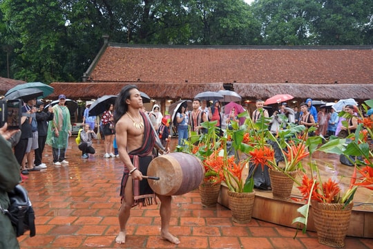 “Hội tụ di sản” làng nghề cố đô tại Văn Miếu – Quốc Tử Giám