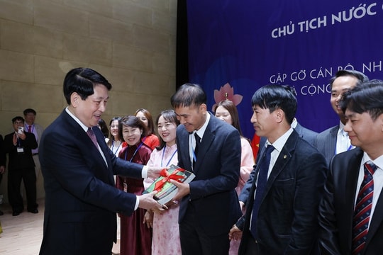 Chủ tịch nước gặp gỡ cán bộ cơ quan đại diện và cộng đồng người Việt tại Đông Nam Hàn Quốc