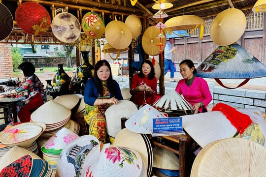 [Podcast] “Hội tụ di sản” thắp sáng tinh hoa làng nghề Việt giữa lòng Văn Miếu