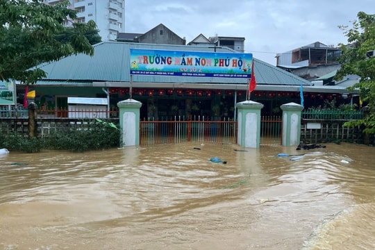 Tiếp tục vận động, ủng hộ đồng bào bị thiệt hại khắc phục hậu quả mưa lũ