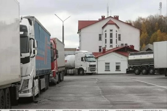 Lítva: Hàng nghìn xe tải mắc kẹt tại Belarus do căng thẳng biên giới leo thang