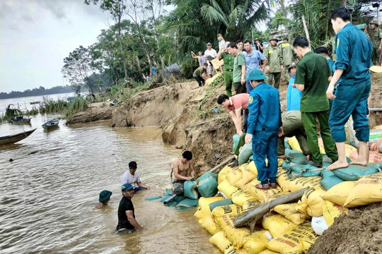 Đà Nẵng dồn lực ứng cứu bờ sông Thu Bồn