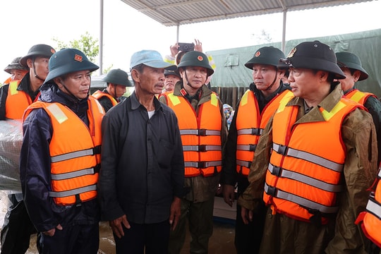 Miền Trung nước lớn, đứng ngồi không yên…