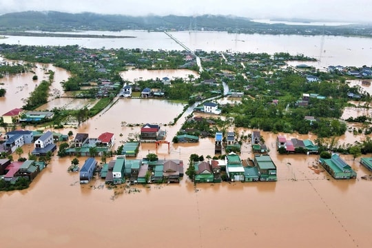 Tích cực khắc phục hậu quả mưa lũ tại miền Trung