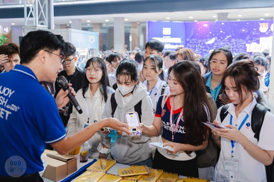 Ngày hội Tân sinh viên - K16 Trường Đại học Công Thương TP Hồ Chí Minh