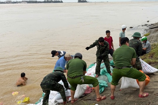 Đà Nẵng: Kè Duy Nghĩa vẫn đứng vững trước sóng to gió lớn