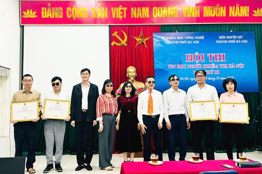 Người khiếm thị hòa nhịp chuyển đổi số