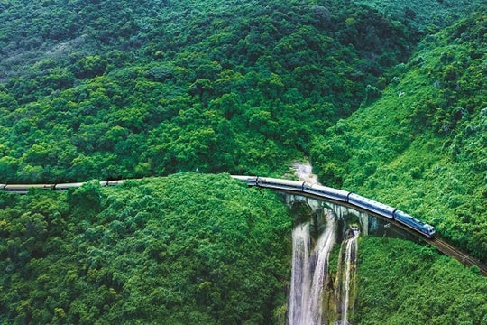 Lại tạm dừng một số đôi tàu Bắc - Nam do lũ lụt miền Trung