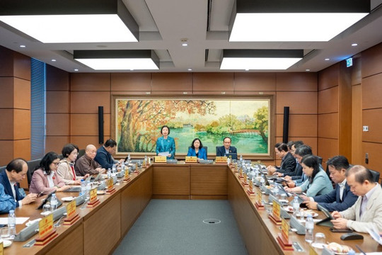 Đại biểu Quốc hội Hà Nội góp ý về hoàn thiện Luật Quản lý nợ công và Luật Kinh doanh bảo hiểm
