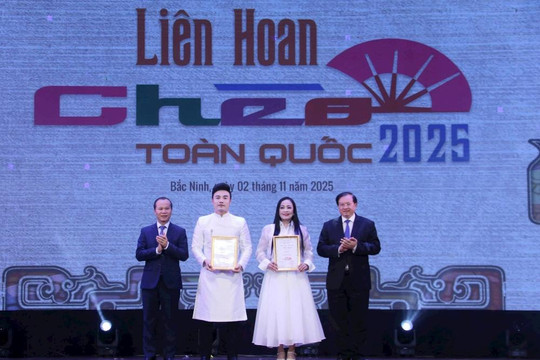 Liên hoan Chèo toàn quốc 2025: Hai NSƯT Quốc Phòng và Quỳnh Mai đạt giải Xuất sắc  