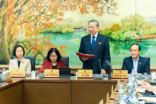 Đại biểu Quốc hội đoàn Hà Nội thảo luận về dự thảo các Văn kiện trình Đại hội XIV của Đảng