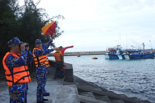 Hơn 300 tàu cá được hướng dẫn trú bão an toàn tại Trường Sa