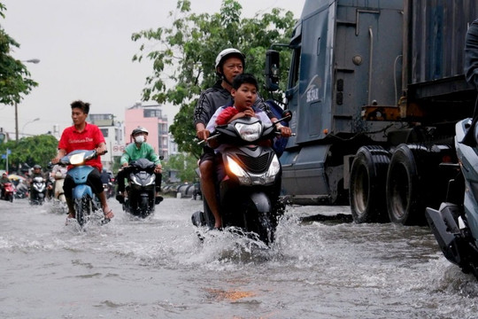 TP Hồ Chí Minh ứng phó ảnh hưởng bão Kalmaegi và triều cường