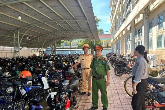 TP Hồ Chí Minh tăng cường kiểm tra bãi giữ xe quanh trường học