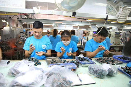 Góp ý vào Dự thảo các văn kiện trình Đại hội XIV của Đảng: Mô hình tăng trưởng mới - Bước chuyển của tư duy phát triển