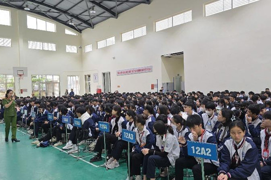Xã Sơn Đồng: 1.457 học sinh THPT ký cam kết chấp hành Luật Trật tự, an toàn giao thông