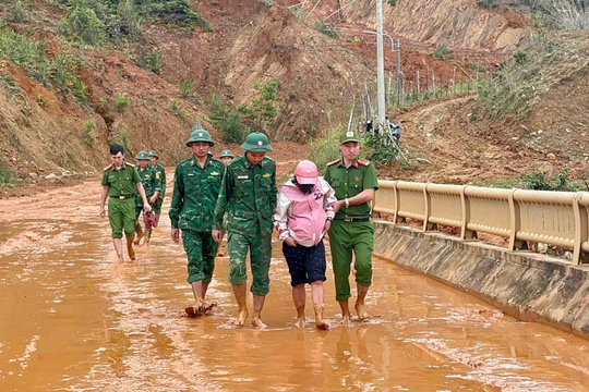 Đà Nẵng: Lực lượng biên phòng, công an giúp dân gặt lúa, đưa sản phụ đi cấp cứu
