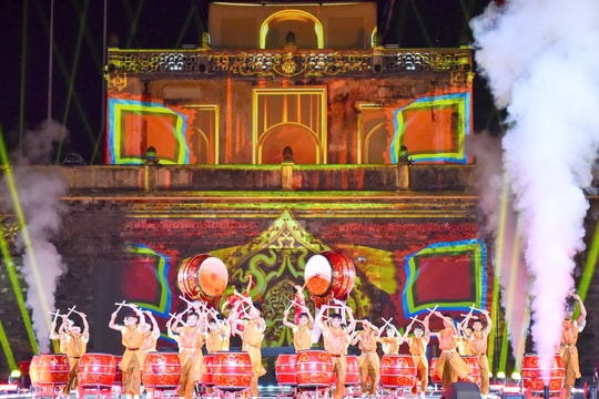 Tin tức đặc biệt trên báo in Hànộimới ngày 6-11-2025