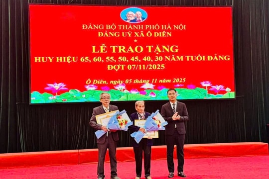 47 đảng viên xã Ô Diên vinh dự nhận Huy hiệu Đảng