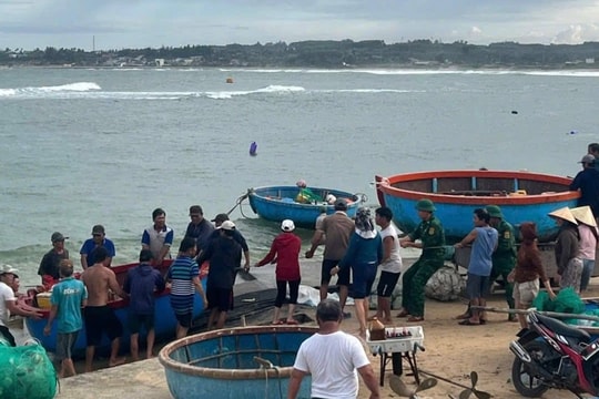 Quân và dân Quân khu 5 hiệp lực chống bão số 13